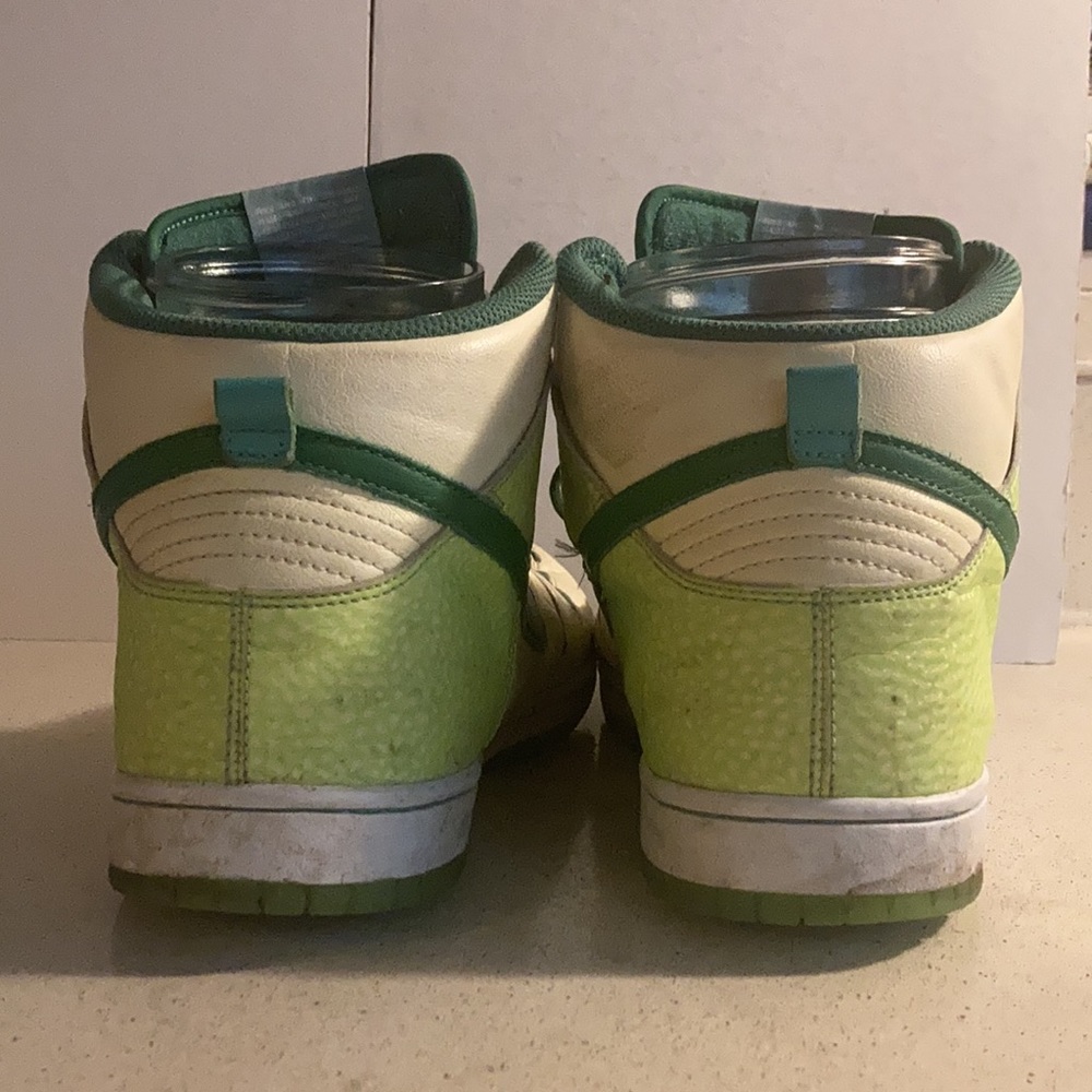 White and green glow in the dark Nike basketball shoes. - Picture 5 of 8